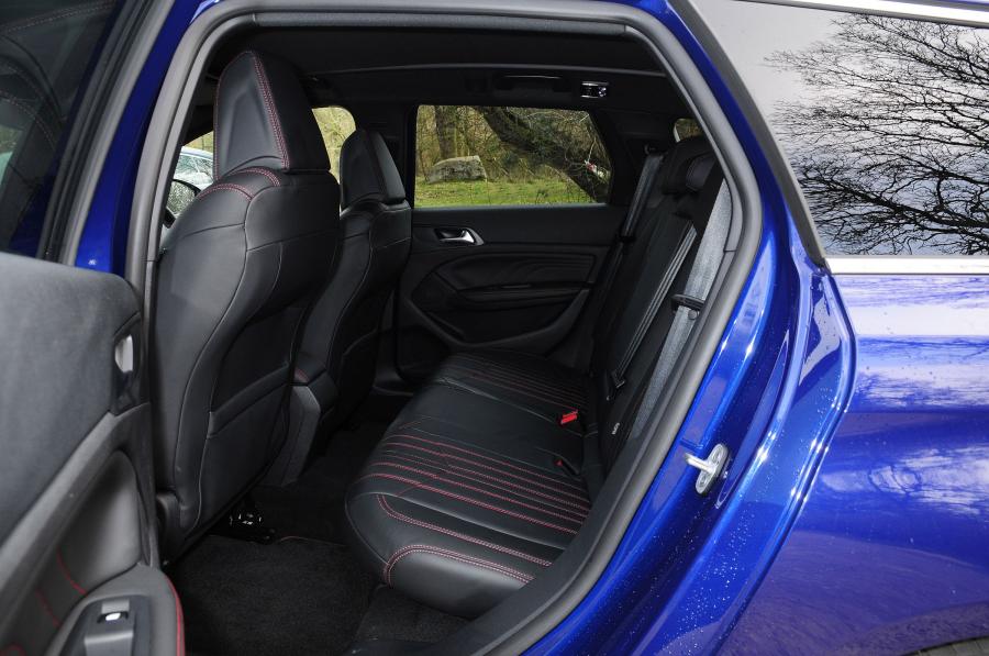  Peugeot 308 GT SW 2015 года  (UK) (фото 4 из 5)